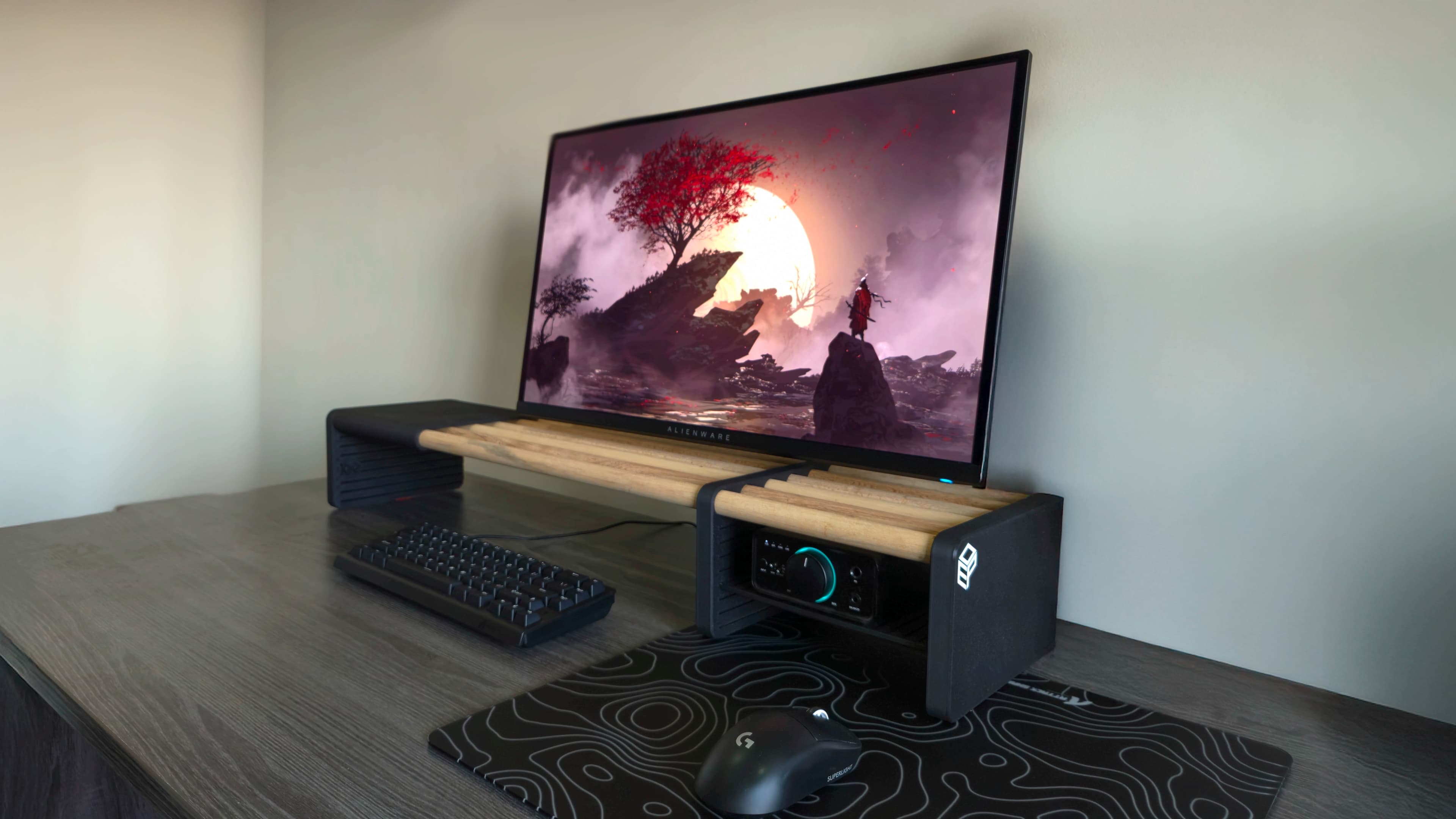 A modular desk shelf